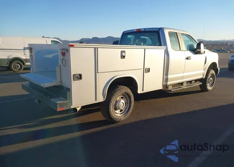 2017 Ford F-250 Xl z USA, uszkodzony, nr VIN 1FD7X2B69HEE35729